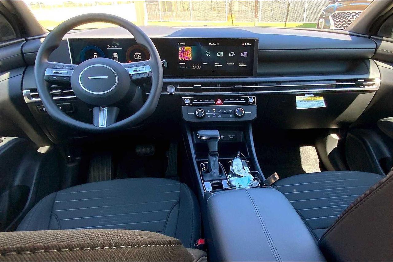 2026 Hyundai Santa Cruz SE photo 3