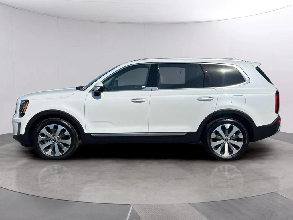 2020 Kia Telluride S photo 2