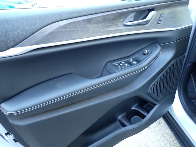 2025 Jeep Grand Cherokee Limited photo 13