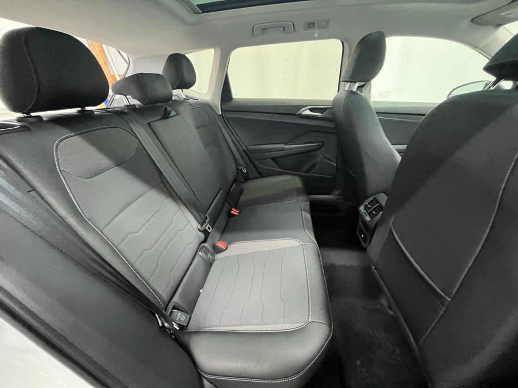 2025 Volkswagen Taos SE photo 22