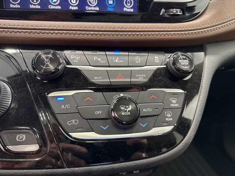 2019 Chrysler Pacifica Limited photo 35