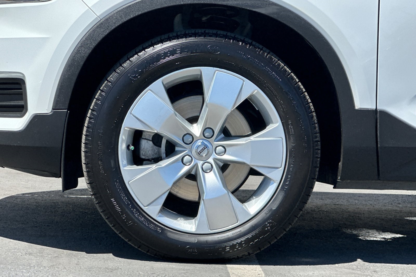 2022 Volvo XC40 Momentum photo 21