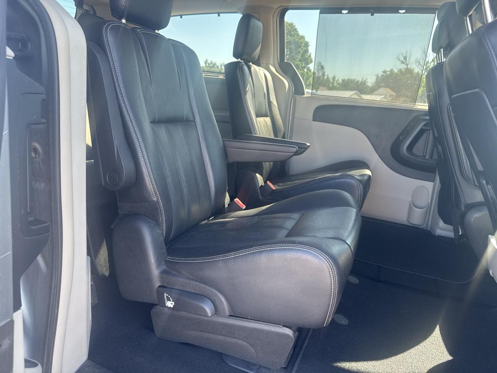 2014 Chrysler Town & Country photo 15
