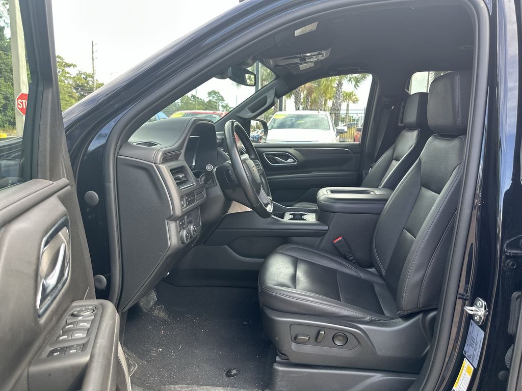 2023 Chevrolet Suburban LT photo 18