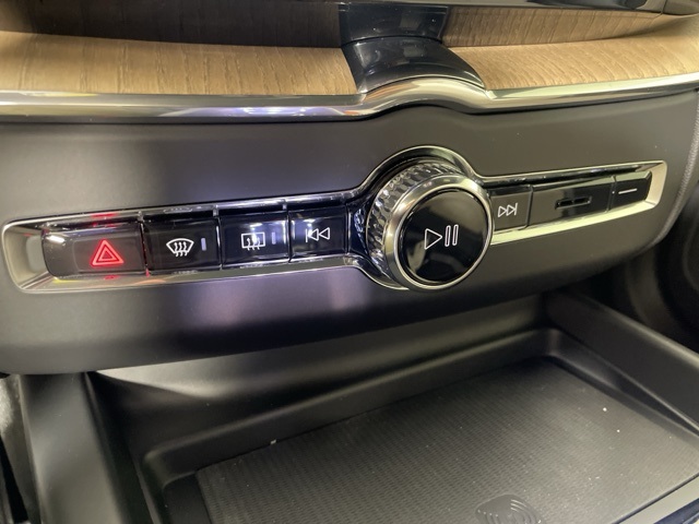 2026 Volvo XC60 T8 Plus photo 28