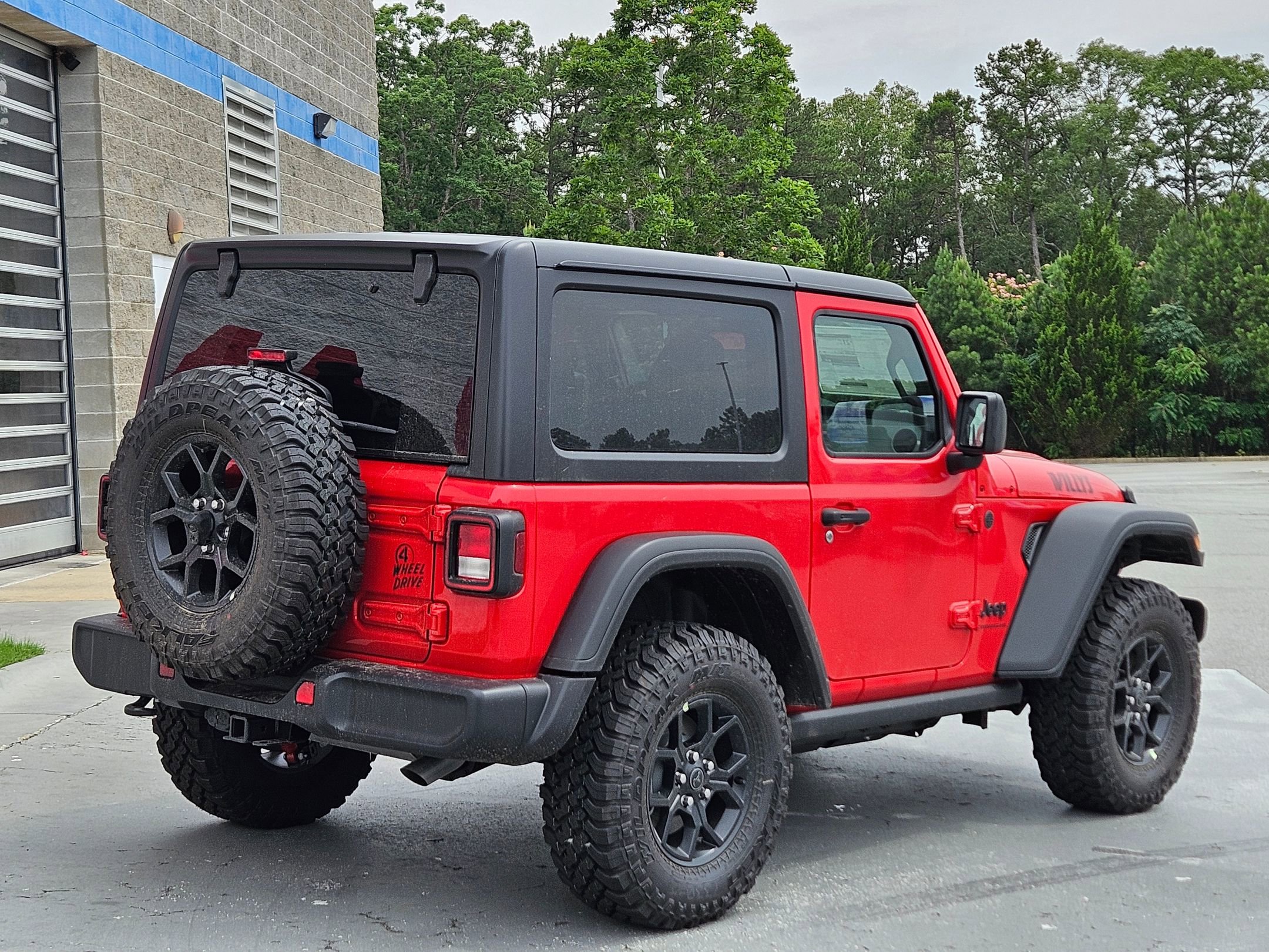 2025 Jeep Wrangler Willys photo 7