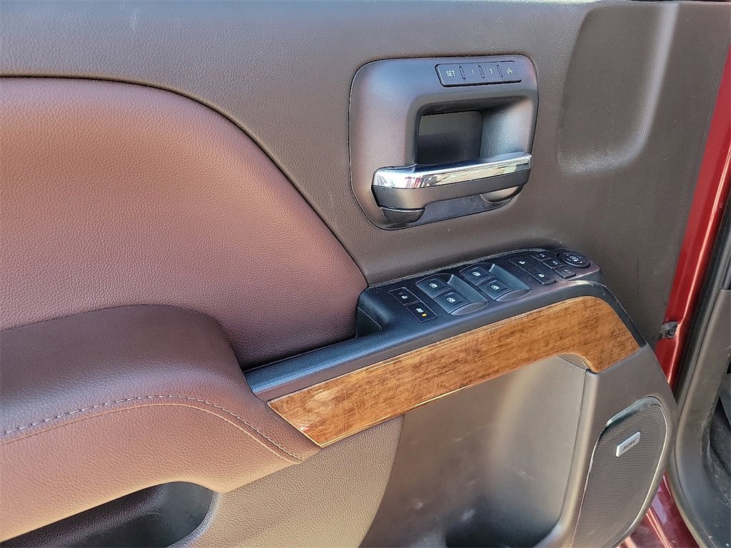 2018 Chevrolet Silverado 1500 High Country photo 17