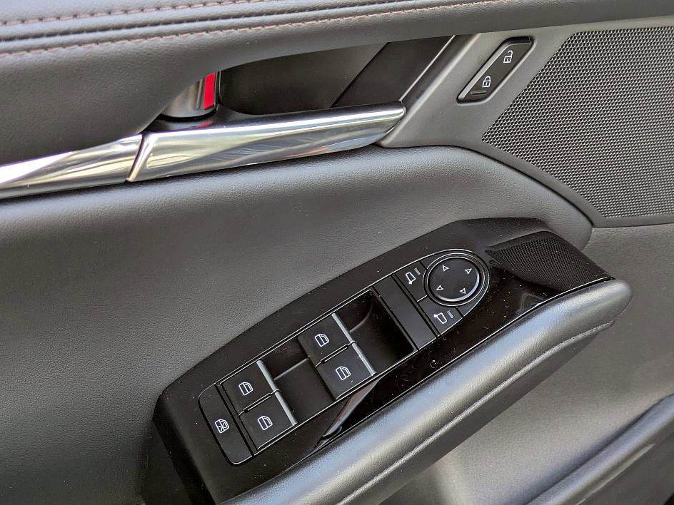 2025 Mazda Mazda3 2.5 s Preferred photo 11