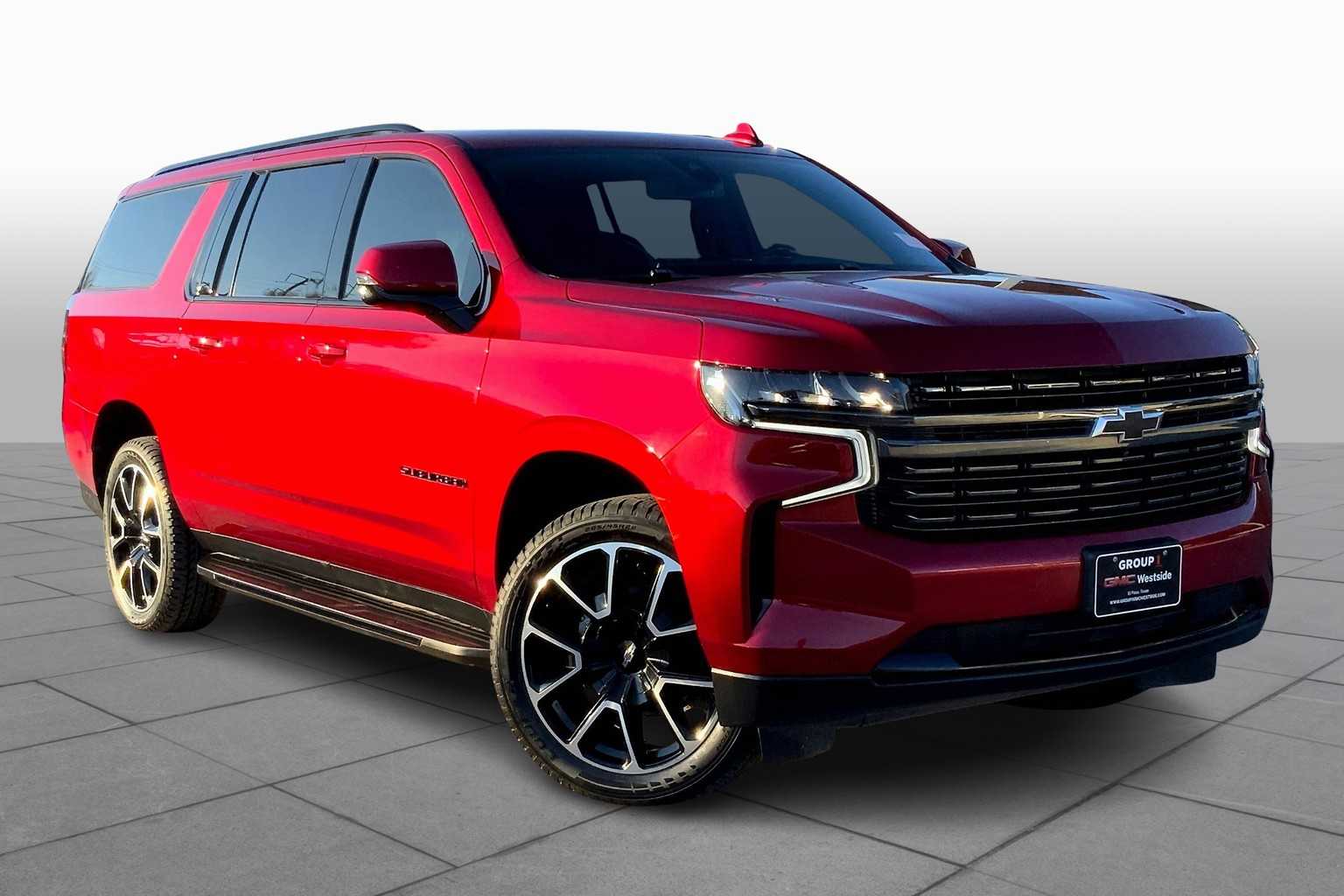 2022 Chevrolet Suburban RST photo 2