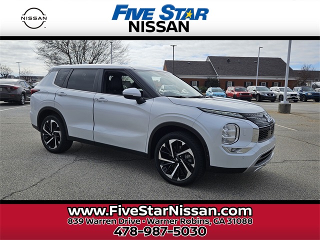 2024 Mitsubishi Outlander SE's photo