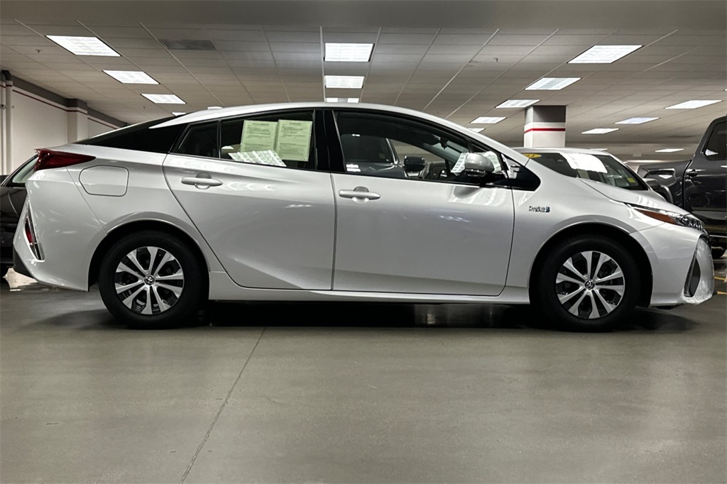 2020 Toyota Prius Prime XLE photo 3