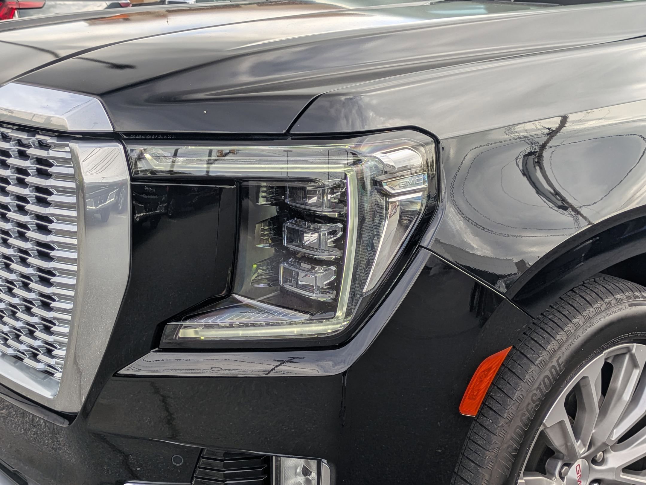2021 Gmc Yukon Denali photo 3