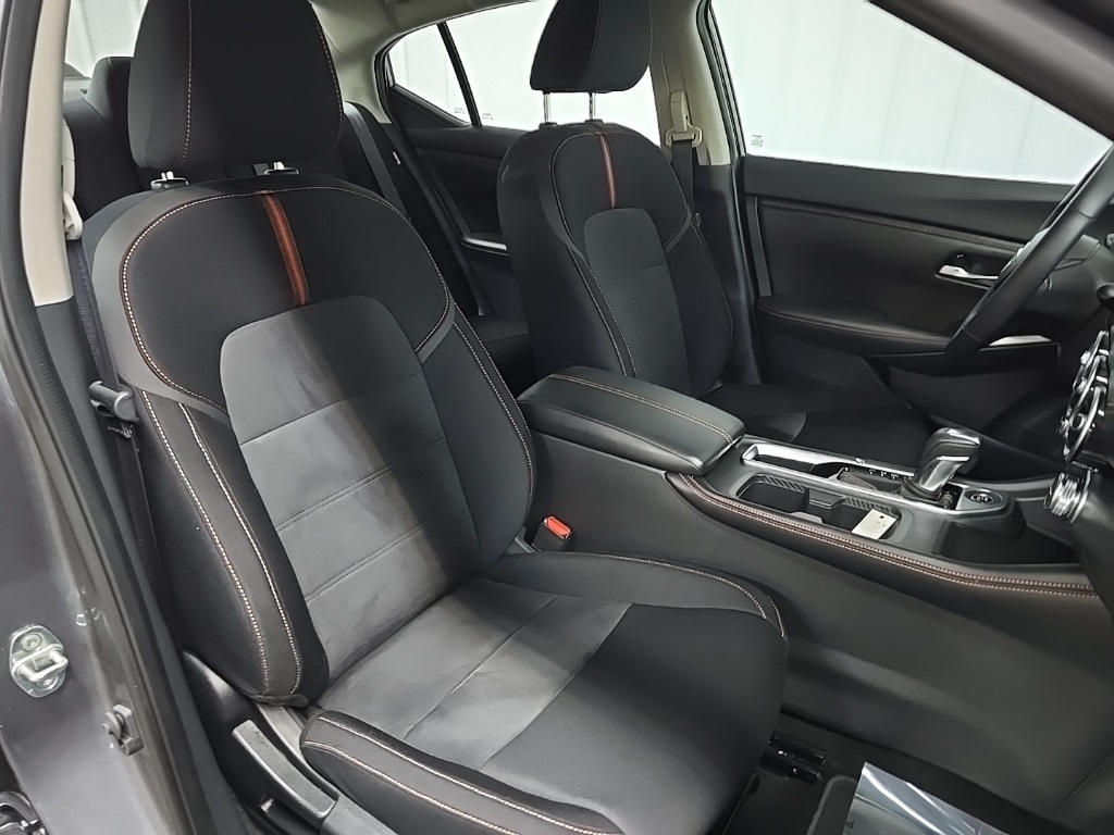 2021 Nissan Sentra SR photo 13