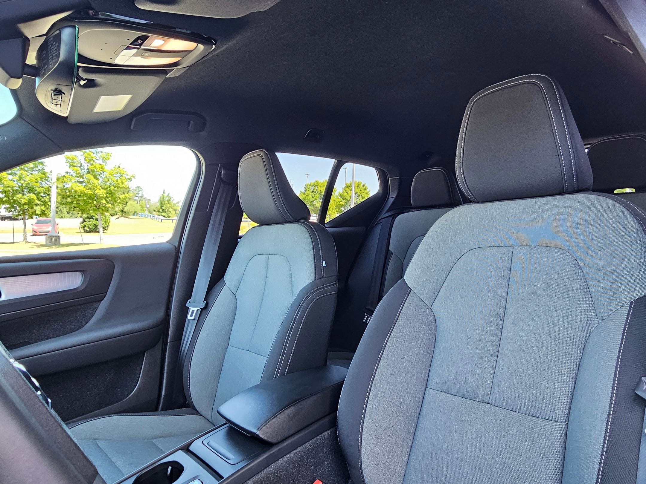 2023 Volvo XC40 Core photo 20