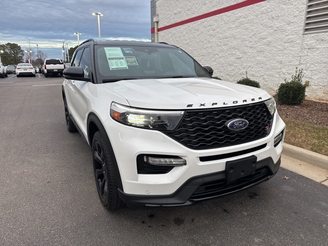 2023 Ford Explorer ST's photo