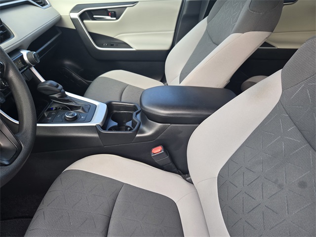 2021 Toyota RAV4 Hybrid XLE photo 12