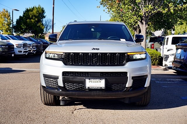 Used 2021 Silver Jeep Altitude image 4