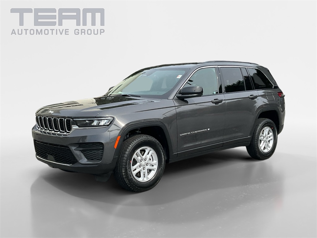 2025 Jeep Grand Cherokee Laredo photo 3