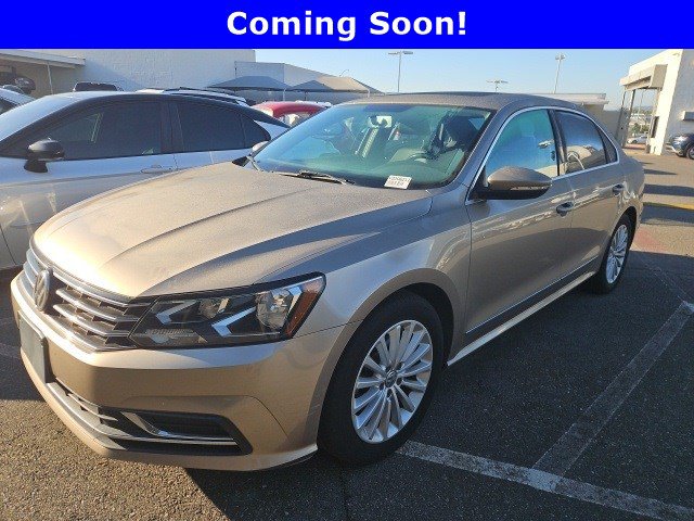 2016 Volkswagen Passat SE's photo