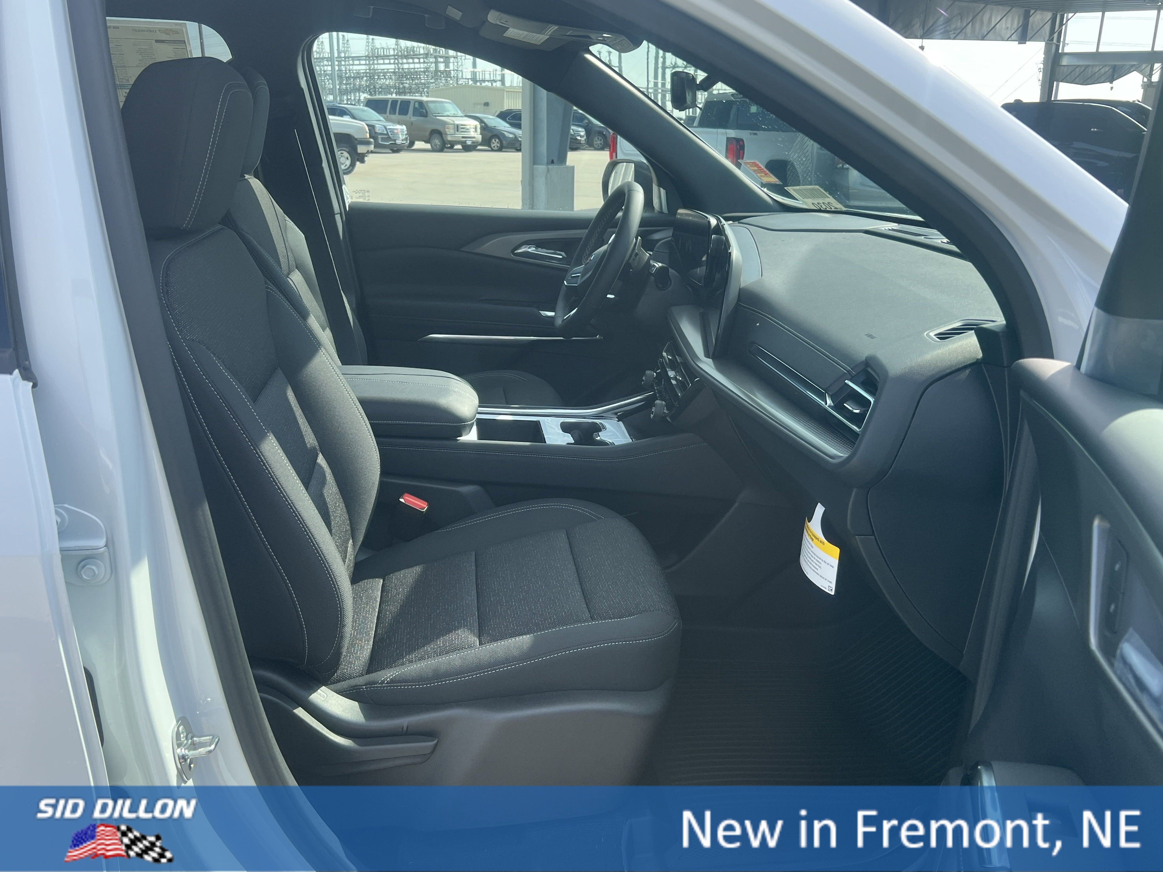 2026 Chevrolet Traverse photo 2