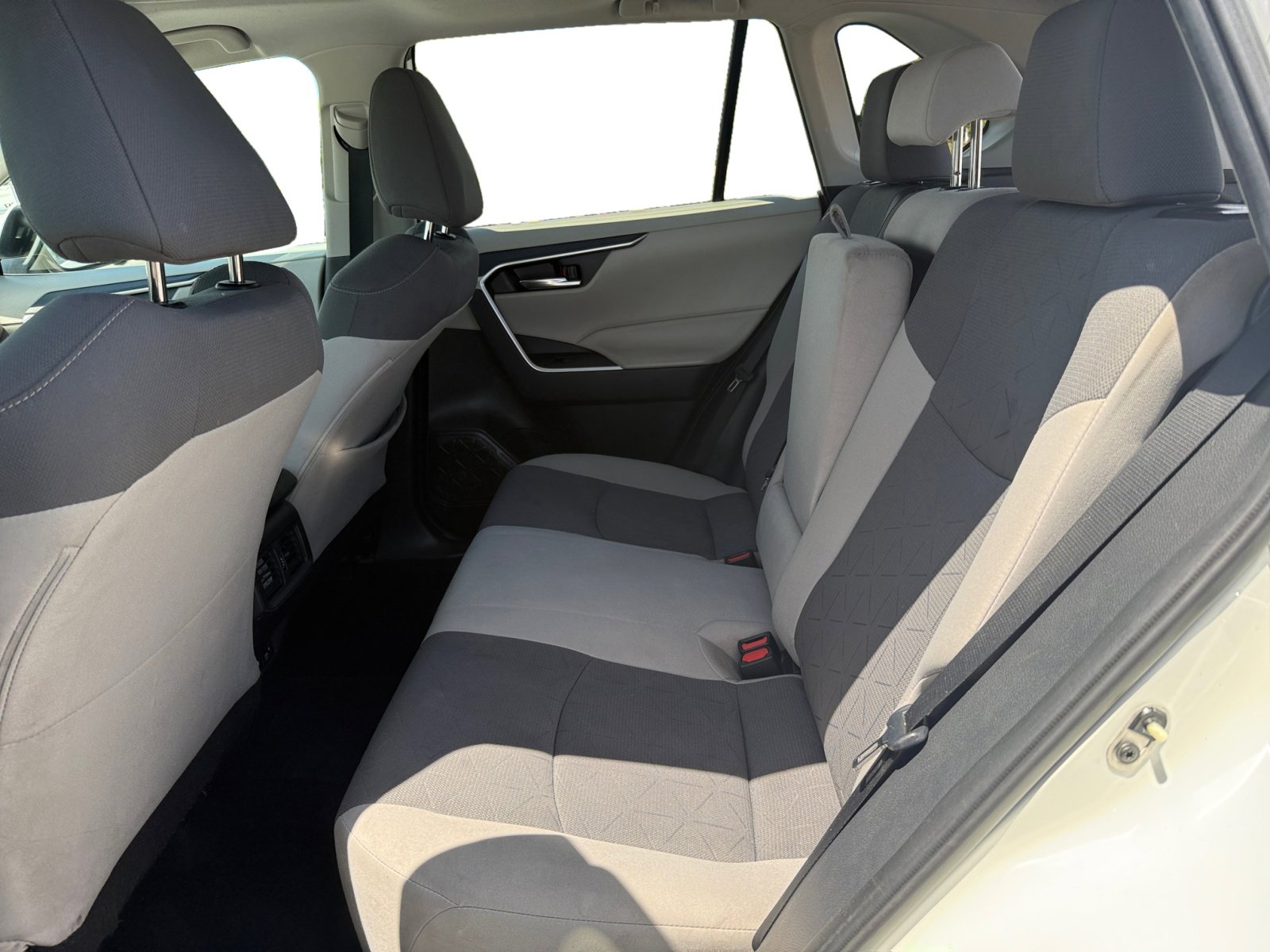2021 Toyota RAV4 XLE photo 13