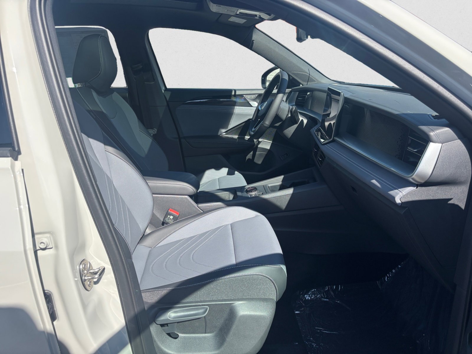 2025 Volkswagen Tiguan SE R-Line Black photo 15