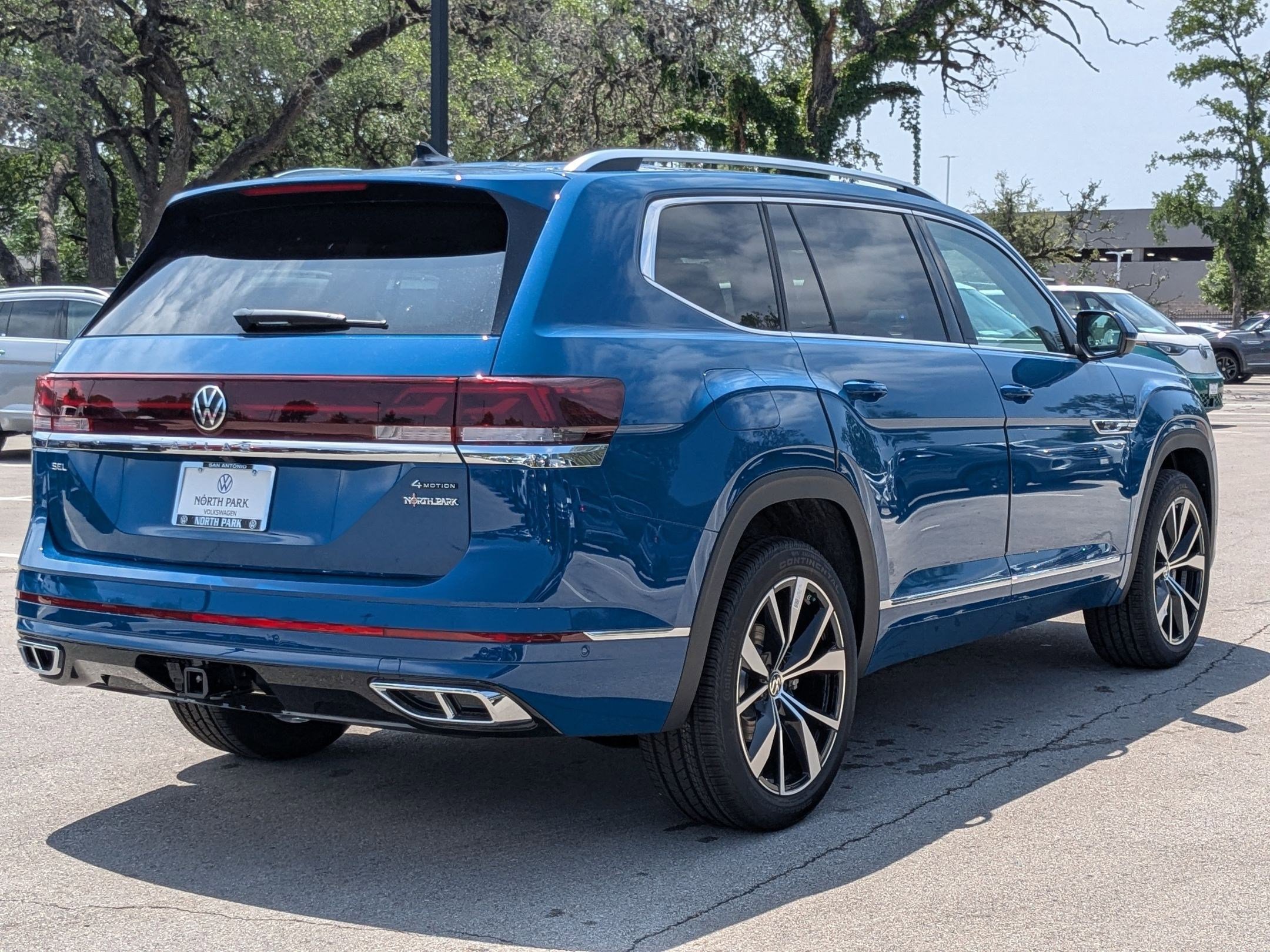 2025 Volkswagen Atlas SEL Premium R-Line photo 2