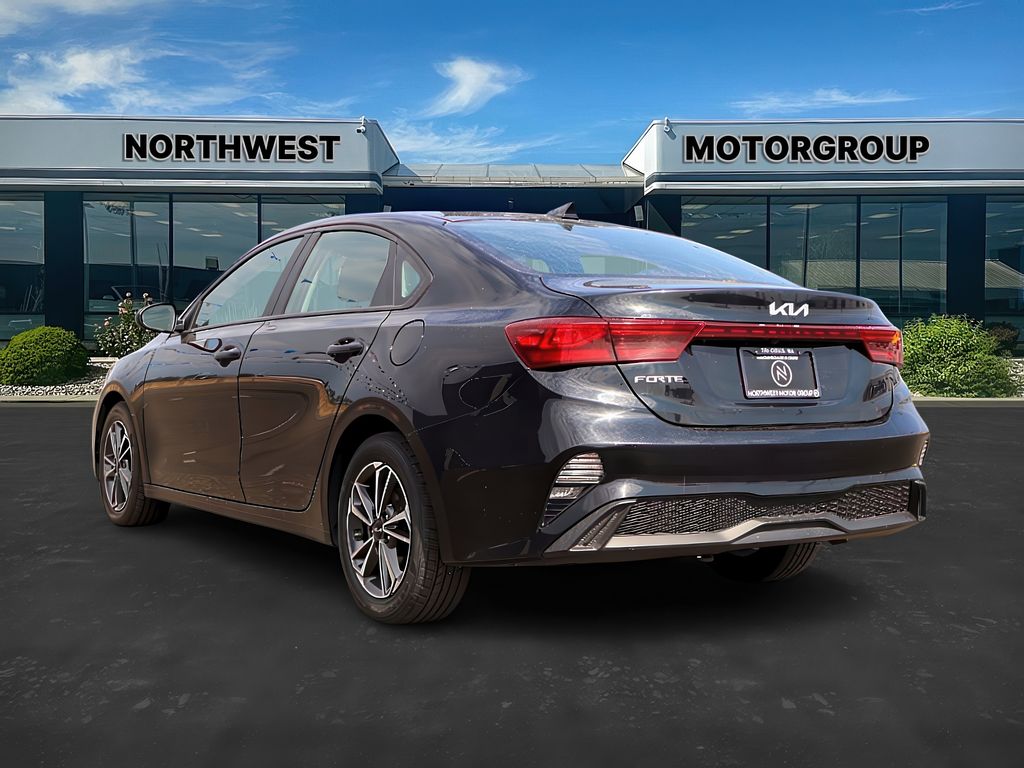 2023 Kia Forte LXS photo 2