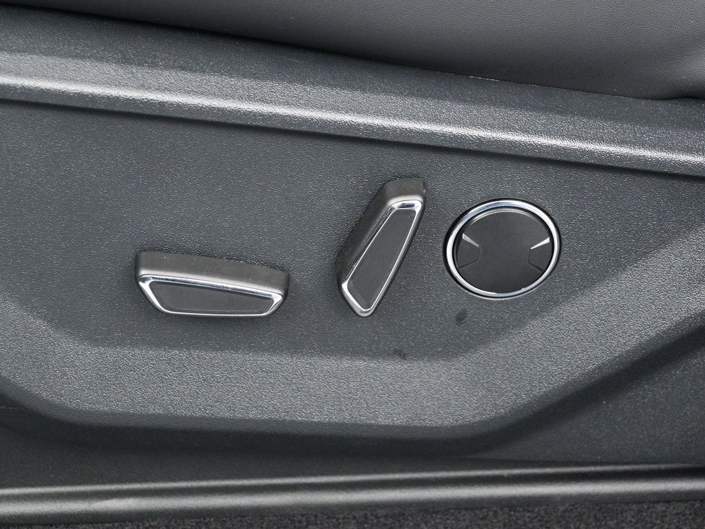 2025 Ford F-150 Lariat photo 10