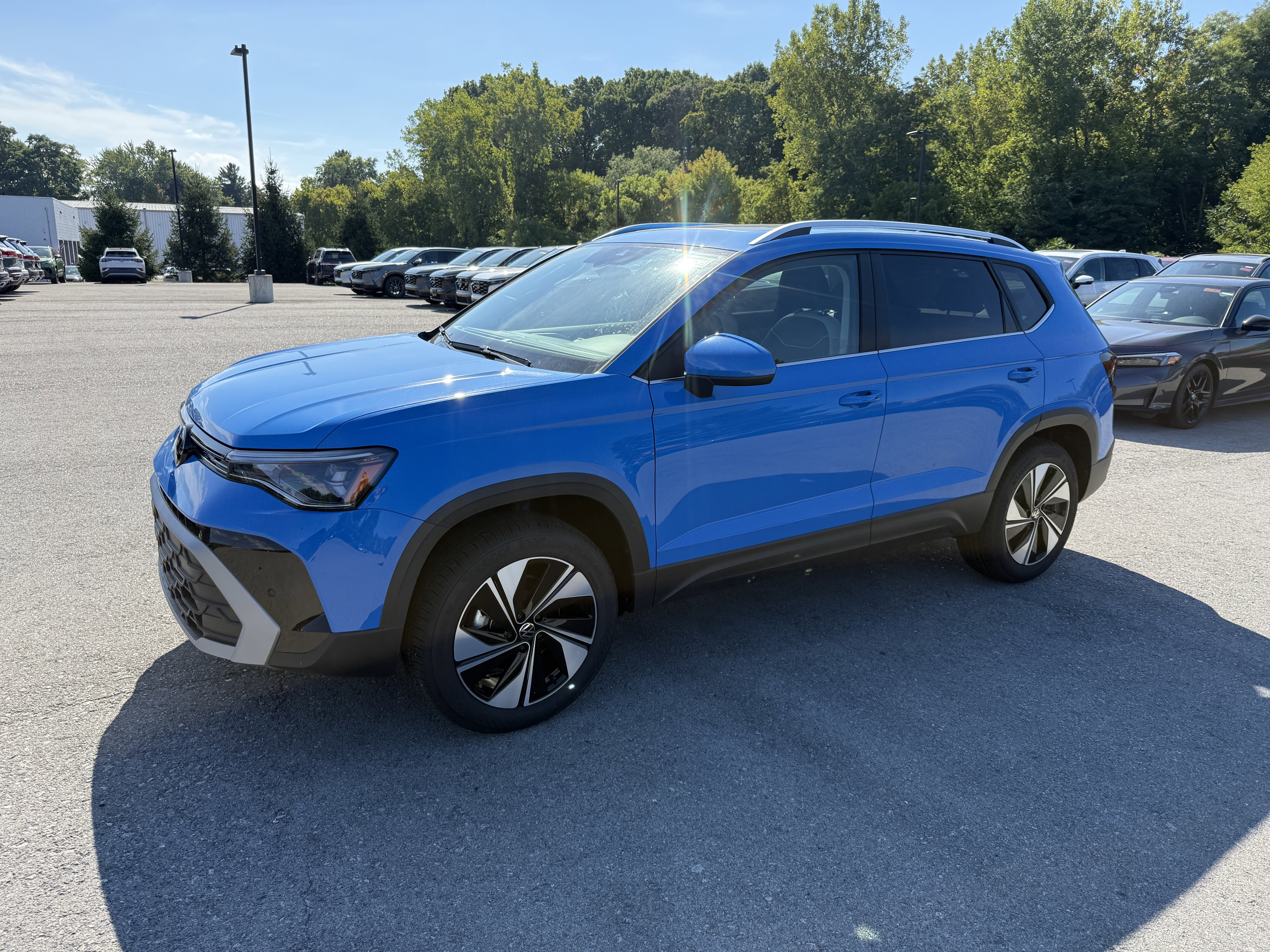 2025 Volkswagen Taos SE's photo