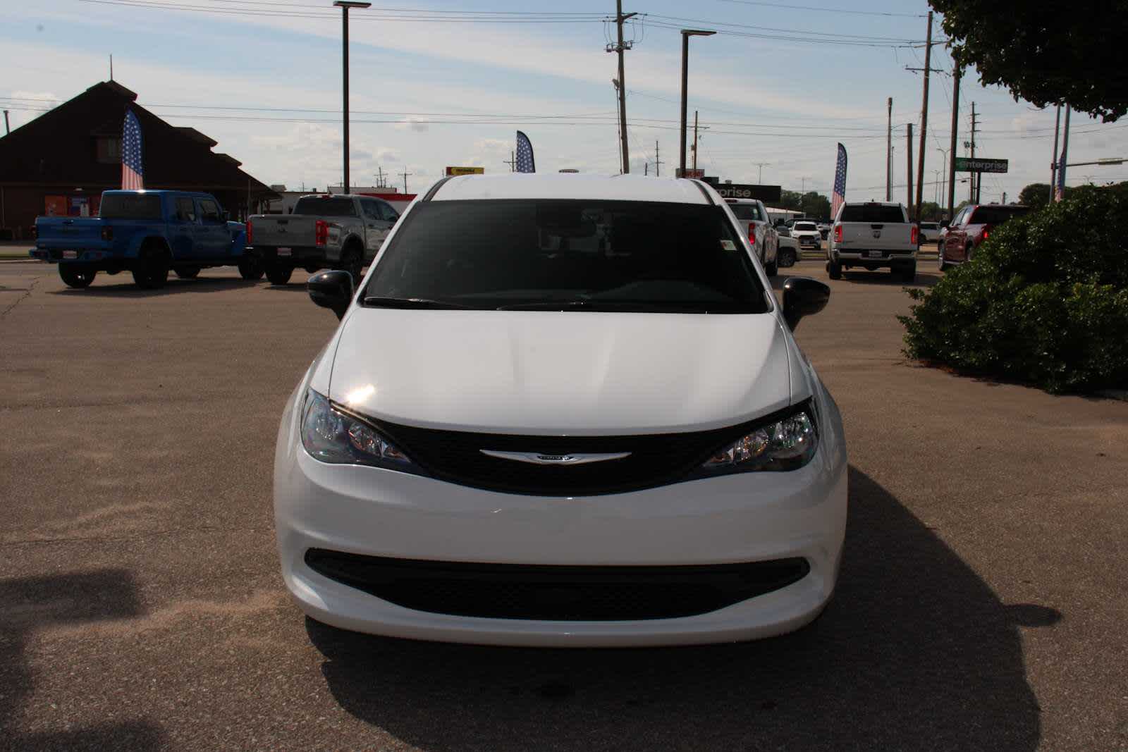 2025 Chrysler Voyager LX photo 3