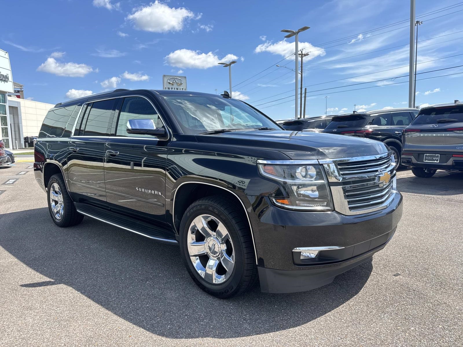 2020 Chevrolet Suburban Premier photo 3