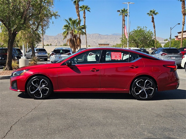2023 Nissan Altima SR photo 14