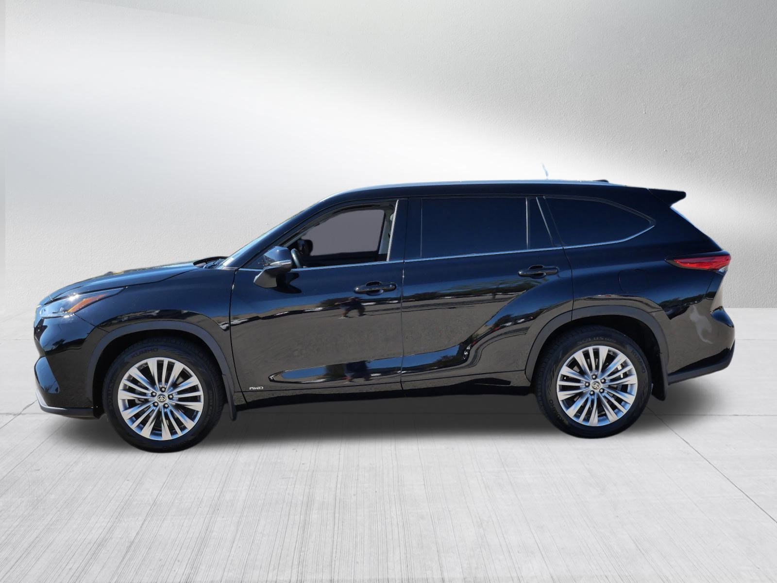 2022 Toyota Highlander Hybrid XLE photo 2