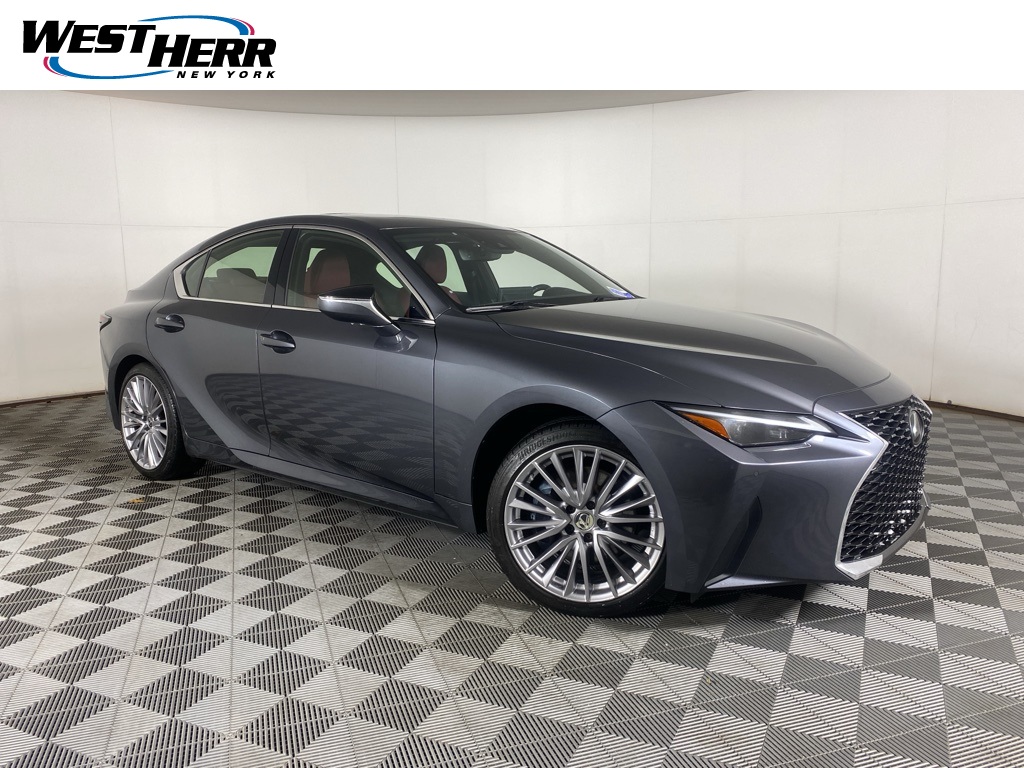 2022 Lexus IS 300's photo