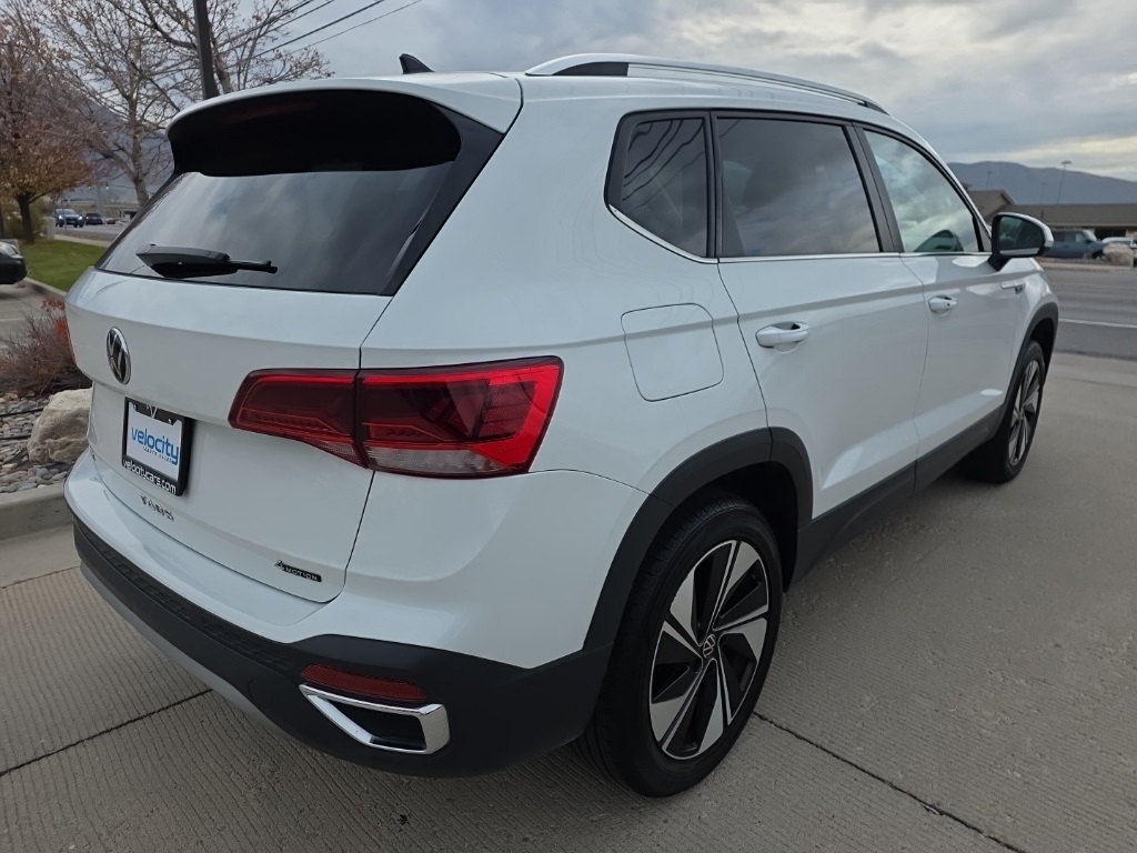 2024 Volkswagen Taos SE photo 3