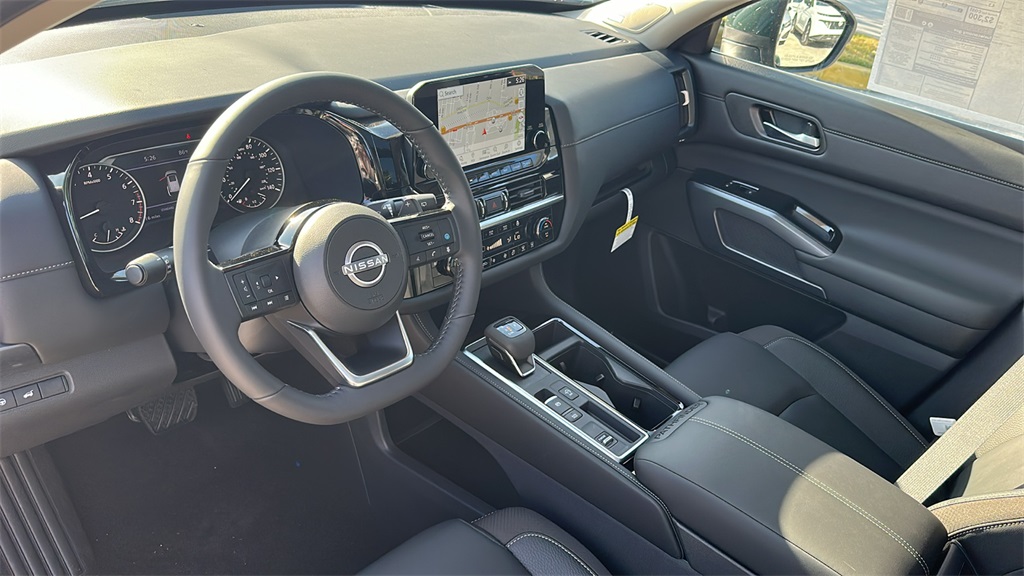 2025 Nissan Pathfinder SL photo 11