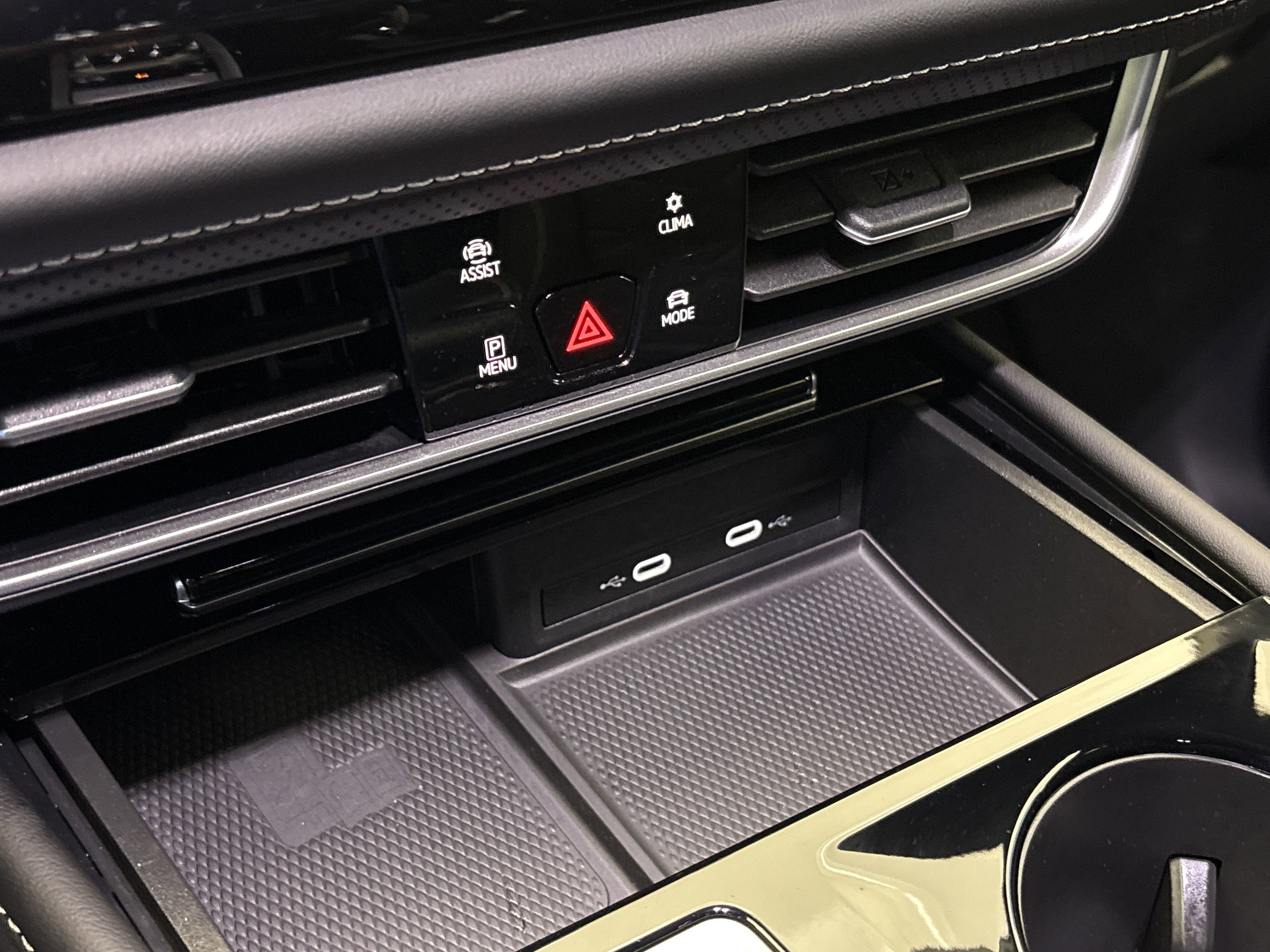 2024 Volkswagen Atlas Cross Sport SE Technology photo 16