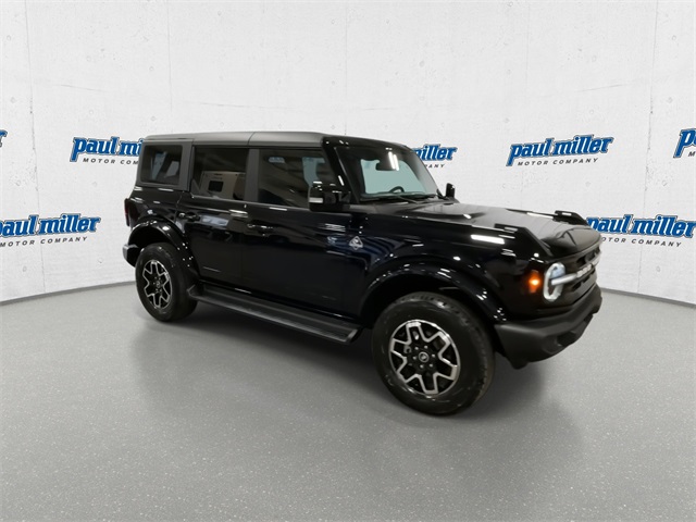 2025 Ford Bronco Outer Banks photo 2