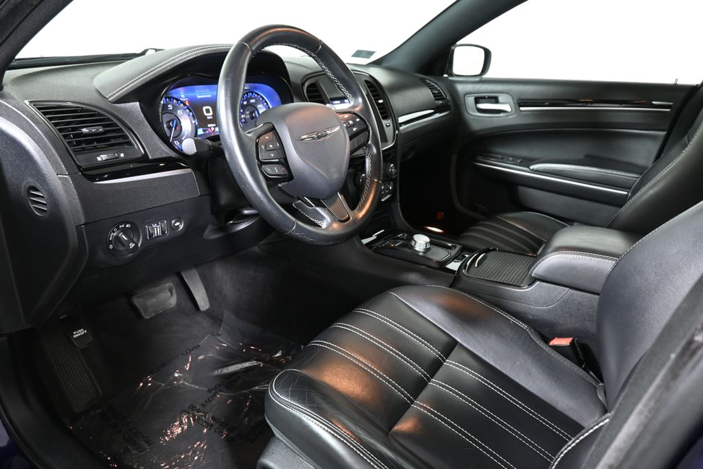 2017 Chrysler 300 S photo 13