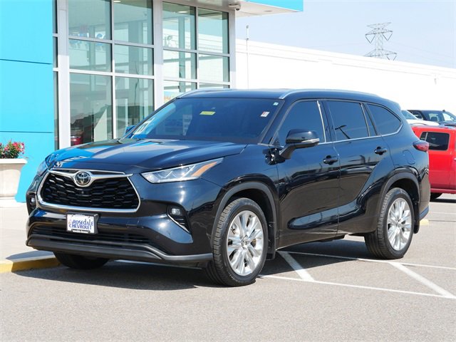 Used 2021 Toyota Highlander Limited with VIN 5TDDZRBH5MS535195 for sale in Roseville, Minnesota