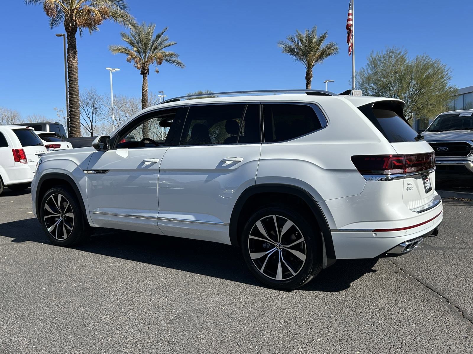 2025 Volkswagen Atlas SEL Premium R-Line photo 2