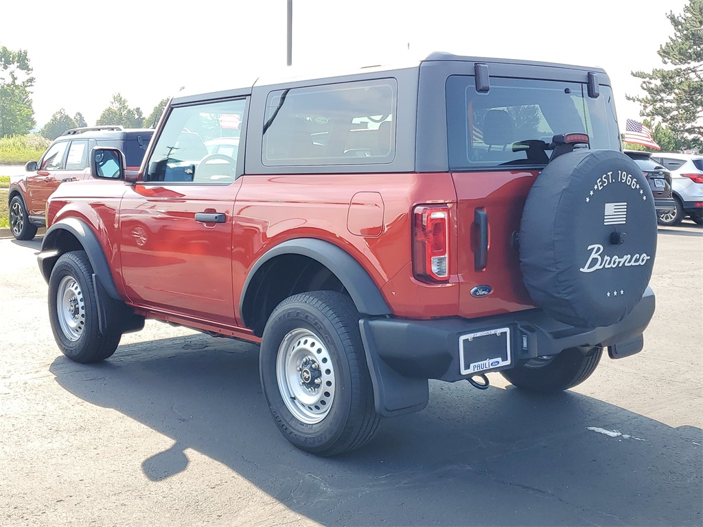 2022 Ford Bronco Base photo 2
