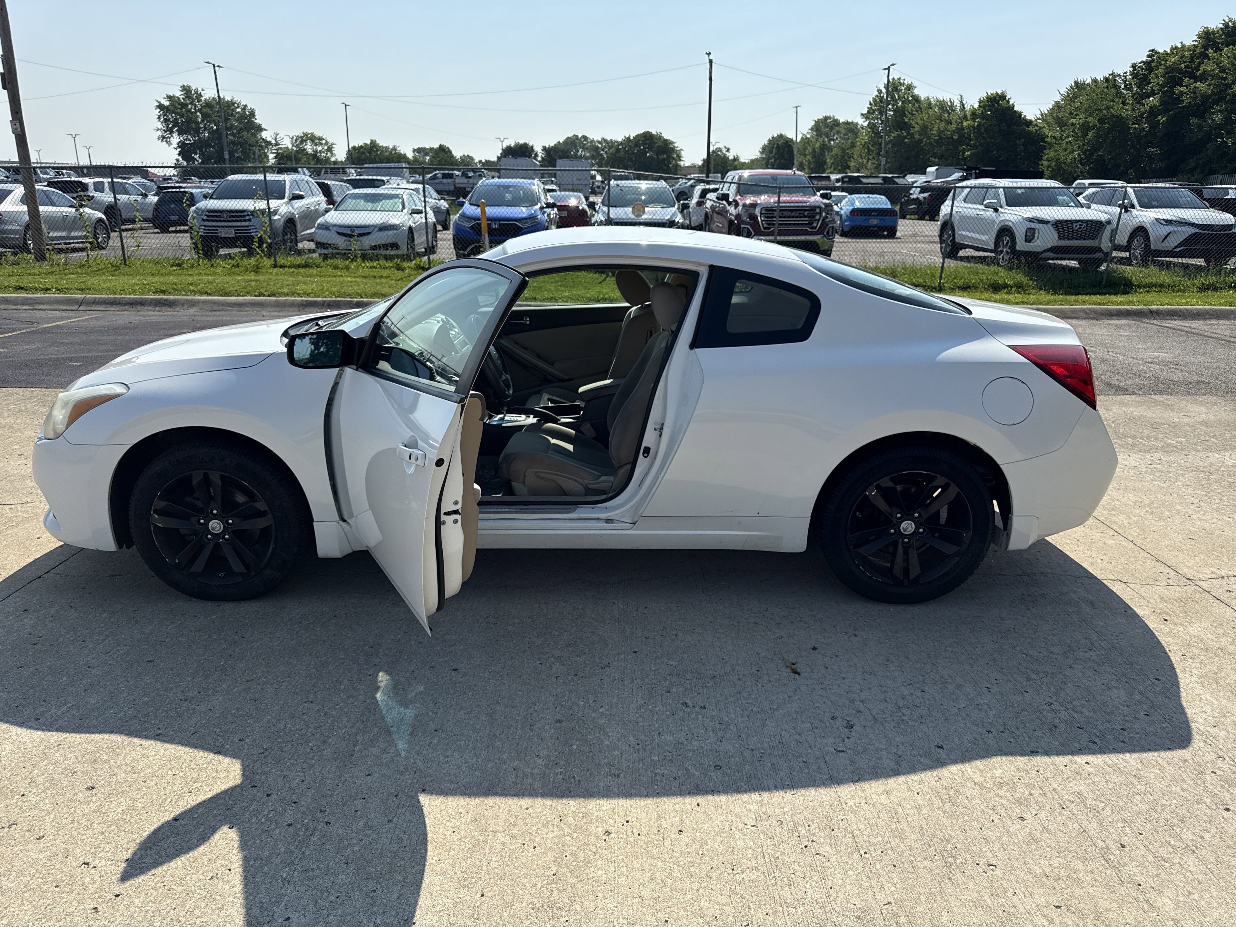 2011 Nissan Altima S's photo