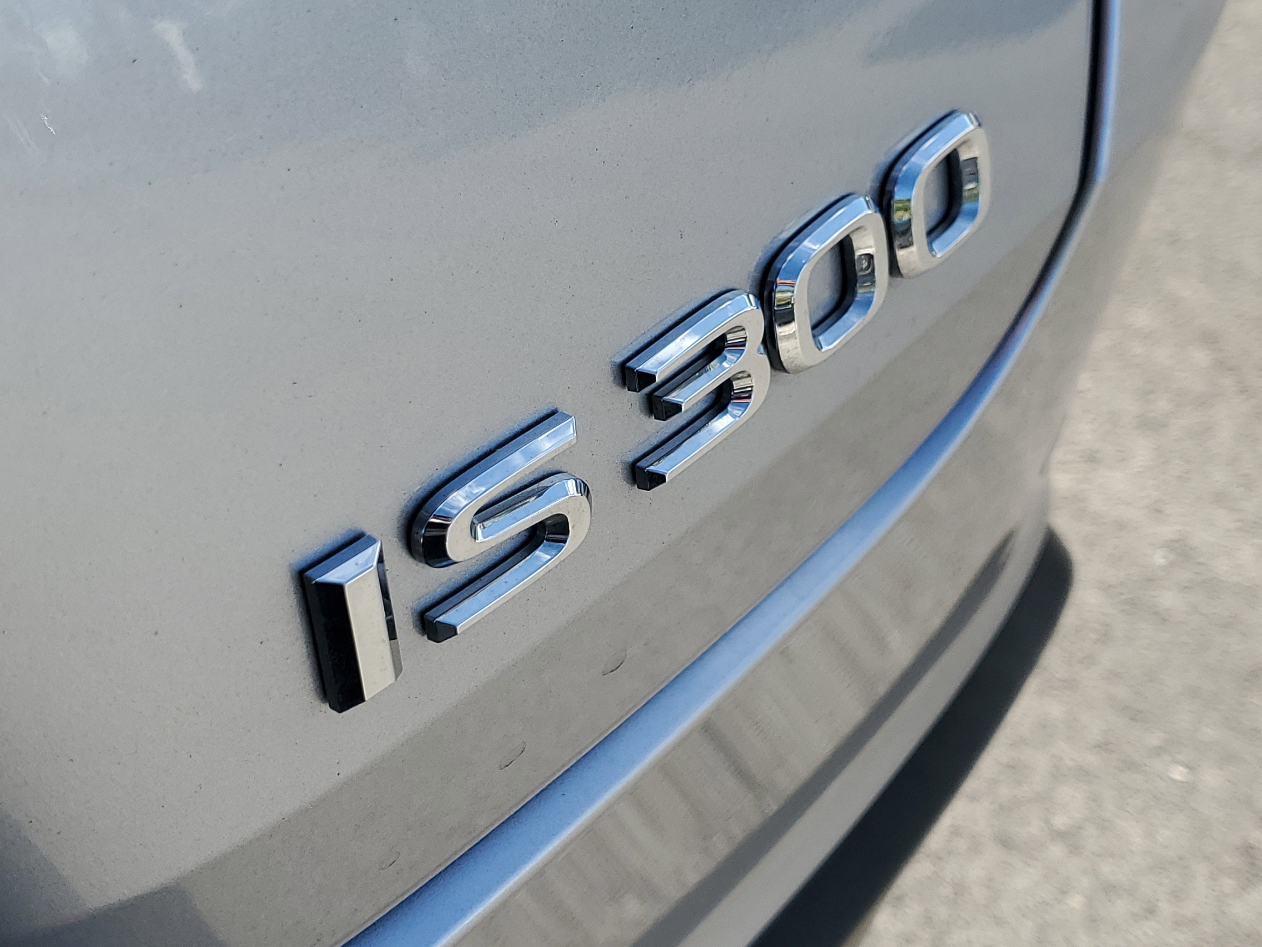 2023 Lexus IS 300 photo 7