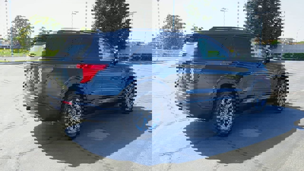 2022 Ford Explorer XLT photo 2