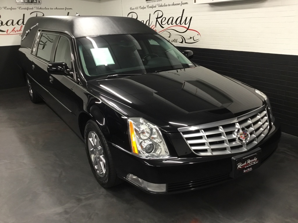 2011 Cadillac DTS Base photo 2