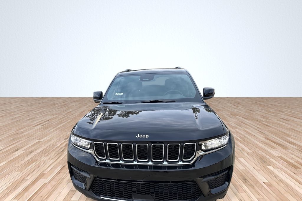 2025 Jeep Grand Cherokee Laredo X photo 3