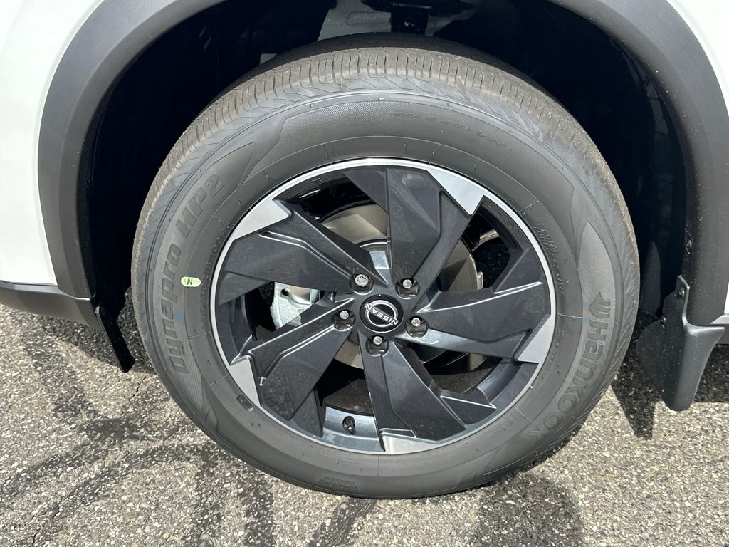 2026 Nissan Rogue SV photo 8