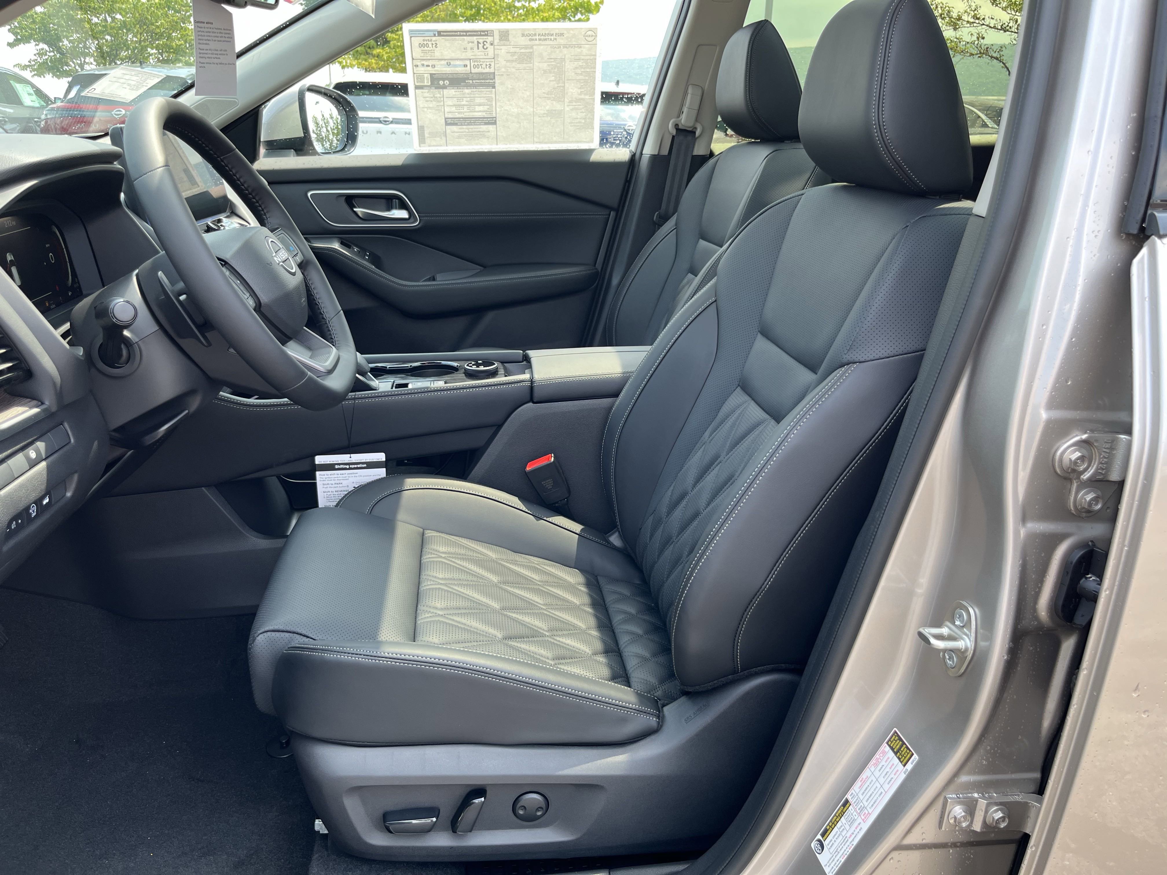 2025 Nissan Rogue Platinum photo 3